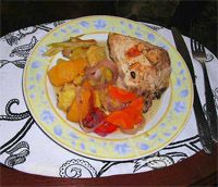 receta de Pollo embolsado con verduras y duraznos al horno 